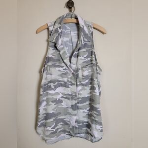 Anthropologie Cloth & Stone Camo  Sleeveless Button-Up Large
